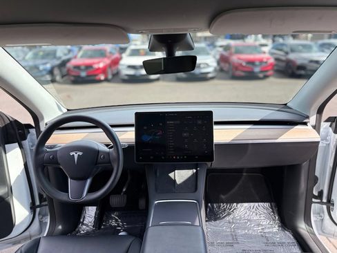 Used 2023 Tesla Model Y Long Range AWD/4WD image 26