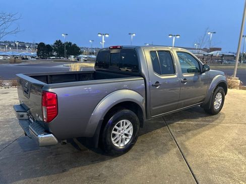 Used 2019 Nissan Frontier SV image 8