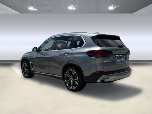 Used 2024 BMW X5 xDrive40i w/ Premium Package AWD/4WD image 3
