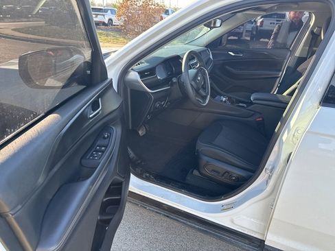 Used 2023 Jeep Grand Cherokee L Laredo image 8