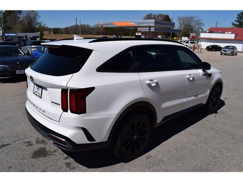 Used 2021 Kia Sorento EX w/ Panoramic Sunroof Package FWD image 5