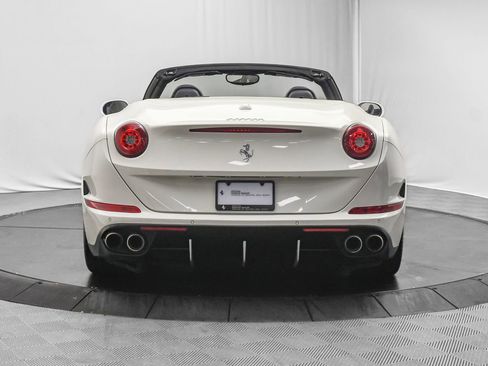 Used 2016 Ferrari California T image 7