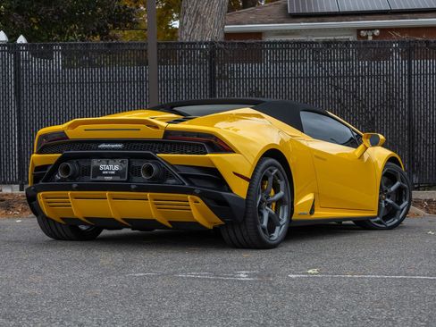 Used 2024 Lamborghini Huracan EVO image 31