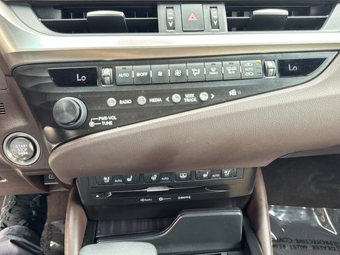 Used 2019 Lexus ES 350 w/ Accessory Package 2 FWD image 24