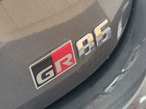 Used 2025 Toyota GR86 Premium RWD image 11