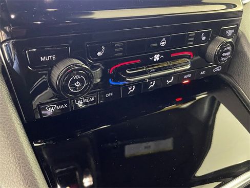 New 2025 Jeep Grand Cherokee L Limited w/ Trailer Tow Package image 8