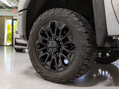 Used 2024 GMC Sierra 2500 Denali Ultimate AWD/4WD image 10