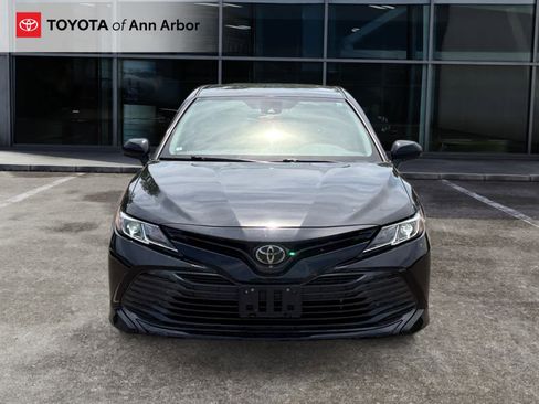 Used 2019 Toyota Camry LE FWD image 11