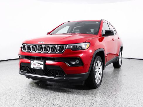 Used 2023 Jeep Compass Latitude w/ Sun and Sound Group AWD/4WD image 3