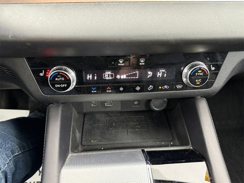 Used 2024 Mitsubishi Outlander SEL image 32