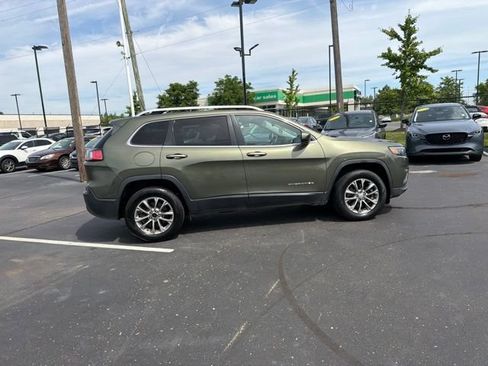 Used 2019 Jeep Cherokee Latitude Plus w/ Comfort/Convenience Group AWD/4WD image 6