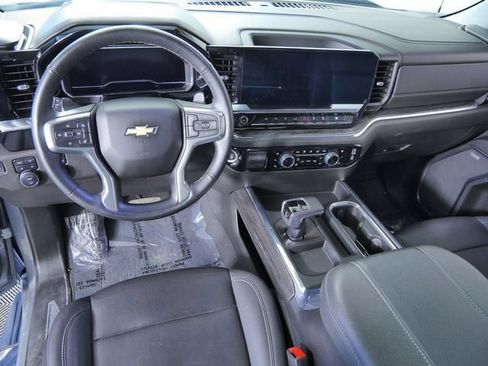 Used 2024 Chevrolet Silverado 1500 LTZ AWD/4WD image 3