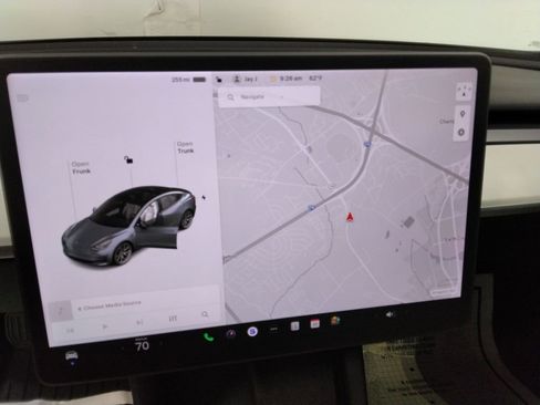 Used 2021 Tesla Model 3 Standard Range Plus image 18