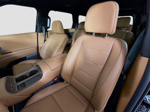 Used 2026 Hyundai Palisade Calligraphy image 12