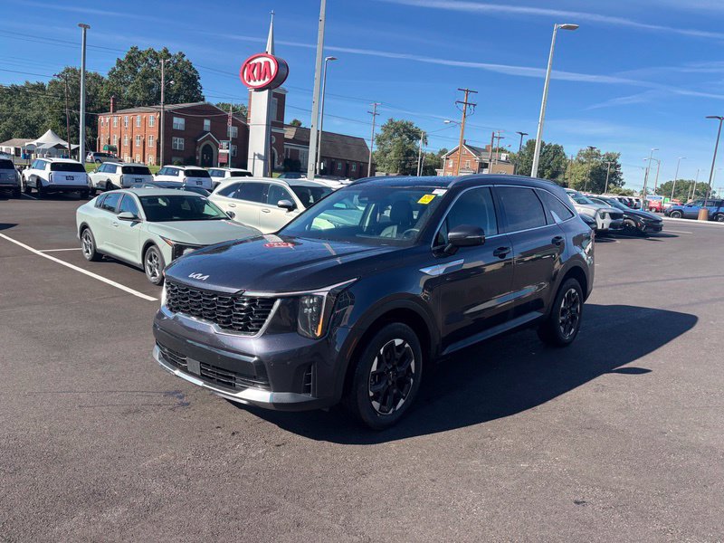 Certified 2025 Kia Sorento S w/ Panoramic Sunroof Package AWD/4WD image 3