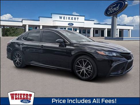 Used 2024 Toyota Camry SE FWD image 1