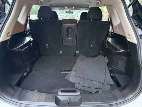Used 2017 Nissan Rogue S AWD/4WD image 16