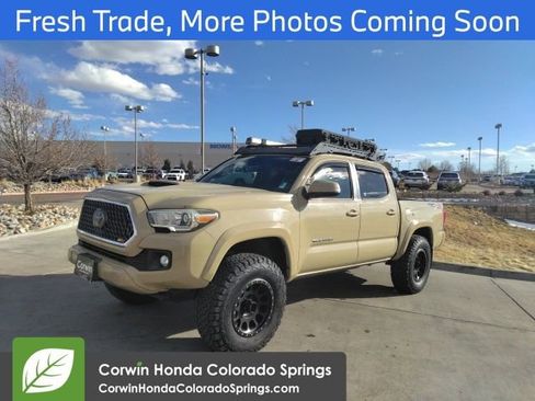 Used 2018 Toyota Tacoma TRD Sport image 7