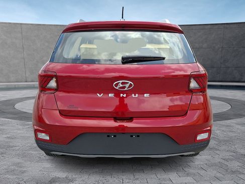 Certified 2025 Hyundai Venue Limited FWD image 9