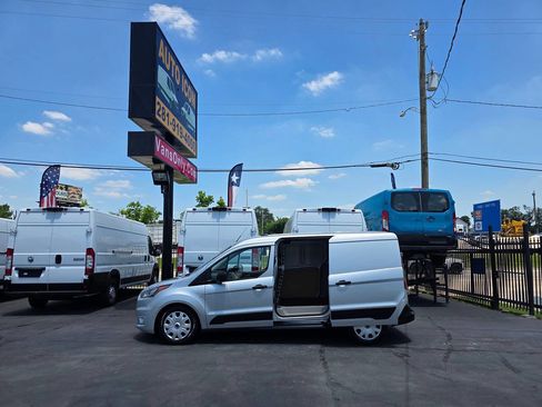 Used 2023 Ford Transit Connect XLT FWD image 6