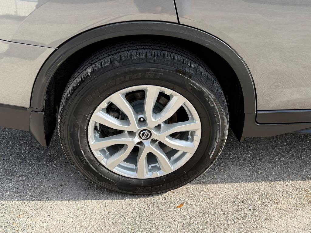 Used 2019 Nissan Rogue SV FWD image 7