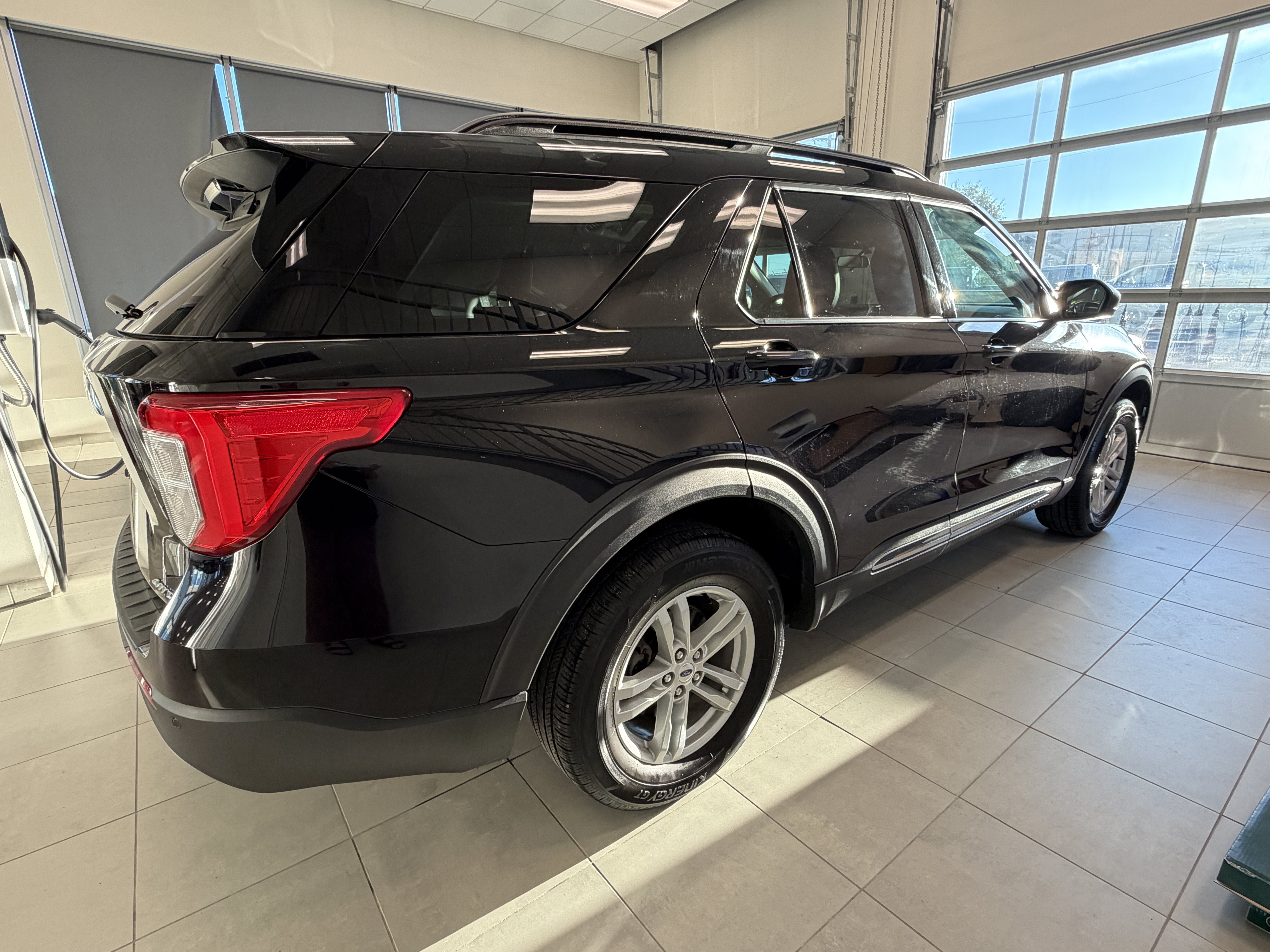 Used 2023 Ford Explorer XLT w/ Equipment Group 202A AWD/4WD image 2