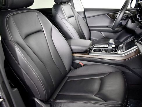 Used 2019 Audi Q8 Premium w/ Convenience Package image 46