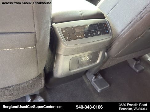 Used 2024 Nissan Pathfinder SV image 31