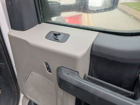 Used 2022 Ford F550 4x4 Regular Cab Super Duty w/ Power Equipment Group image 21