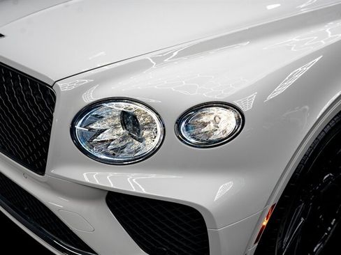 Used 2024 Bentley Bentayga AWD/4WD image 10
