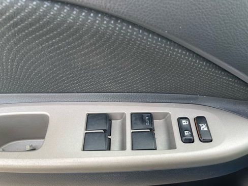 Used 2010 Toyota Yaris L image 14