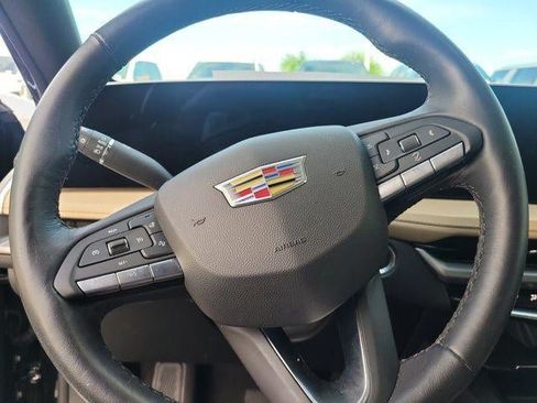 Certified 2024 Cadillac XT4 Luxury w/ Cold Weather Package FWD image 9