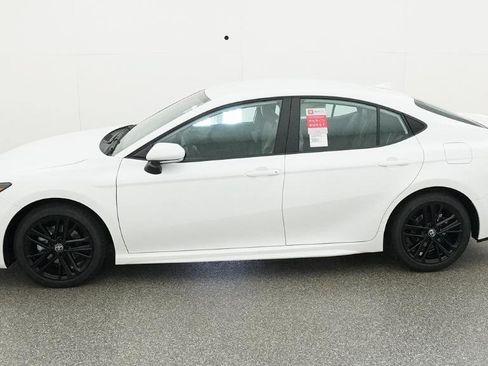 Used 2026 Toyota Camry SE FWD image 42