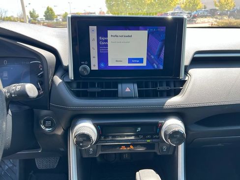 Used 2023 Toyota RAV4 XLE AWD/4WD image 20