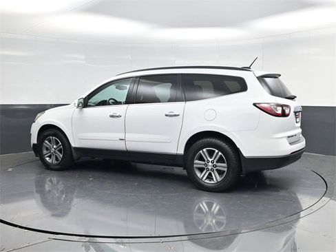 Used 2017 Chevrolet Traverse LT image 5