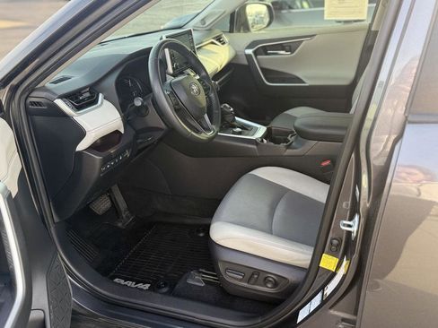 Used 2020 Toyota RAV4 Limited image 15