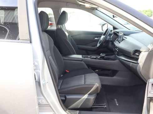 Used 2025 Nissan Rogue SV FWD image 23