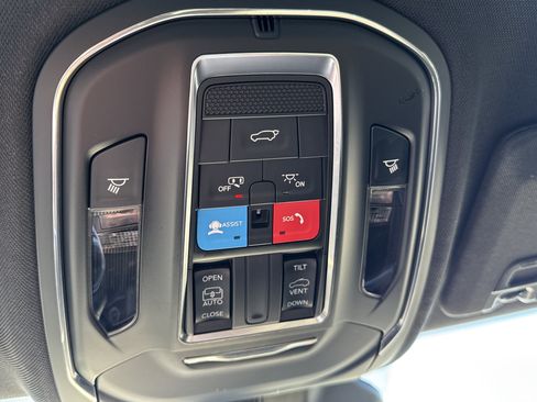 Used 2025 Jeep Grand Cherokee Laredo X w/ Luxury Tech Group I image 27