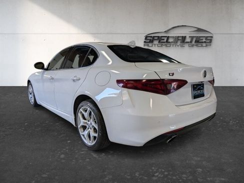Used 2020 Alfa Romeo Giulia Ti w/ Active Blind Spot Package AWD/4WD image 8