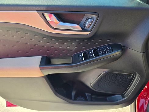Used 2020 Ford Escape SE FWD image 18