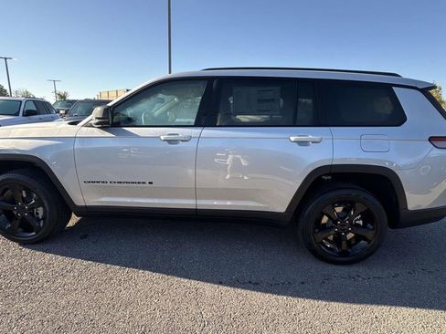New 2025 Jeep Grand Cherokee L Limited w/ Luxury Tech Group II AWD/4WD image 7