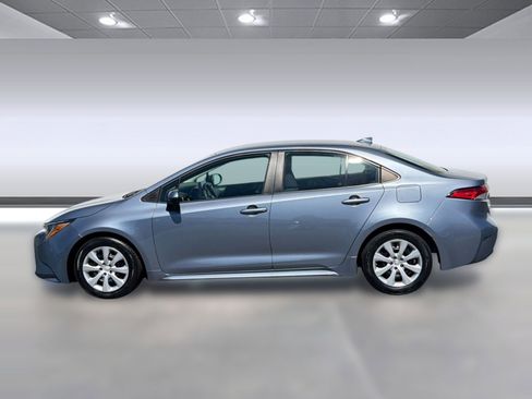 Used 2023 Toyota Corolla LE FWD image 2