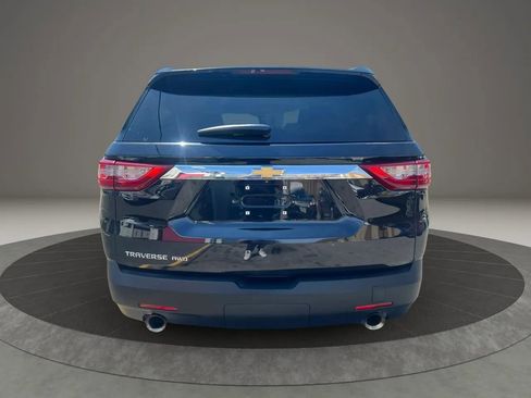 Used 2021 Chevrolet Traverse LS image 6