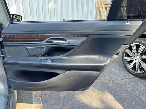 Used 2022 BMW 740i w/ M Sport Package RWD image 47
