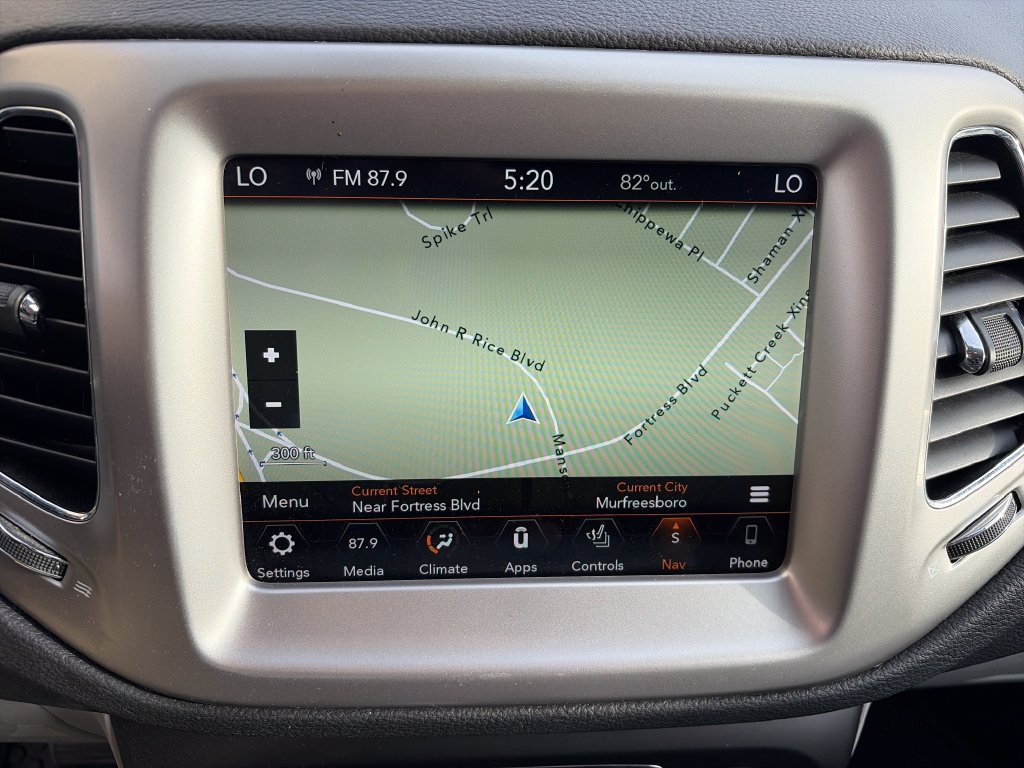 Used 2018 Jeep Compass Latitude w/ Popular Equipment Group AWD/4WD image 17