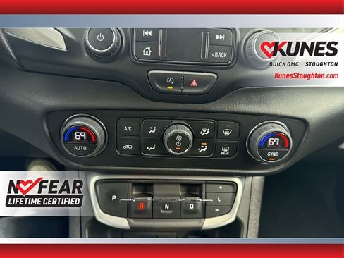 Used 2023 GMC Terrain SLT image 33