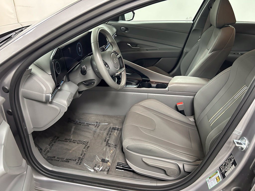 Used 2025 Hyundai Elantra SEL FWD image 12