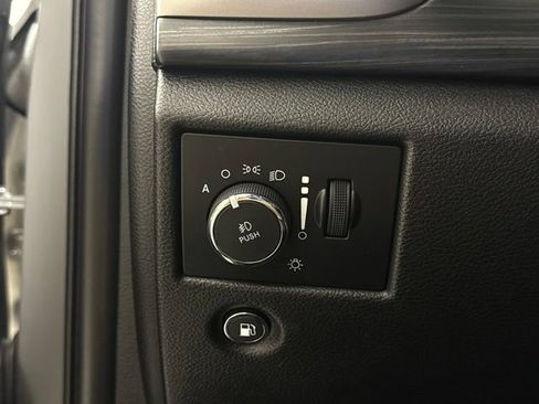 Used 2020 Jeep Grand Cherokee Altitude AWD/4WD image 28