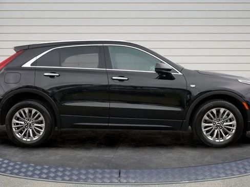 Used 2024 Cadillac XT4 Premium Luxury AWD/4WD image 8