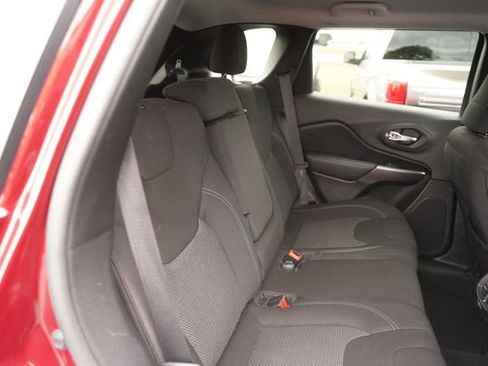 Used 2020 Jeep Cherokee Latitude FWD image 16